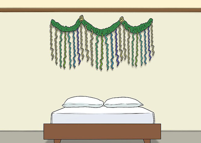 عکس تزیین تخت خواب با ریسه گل