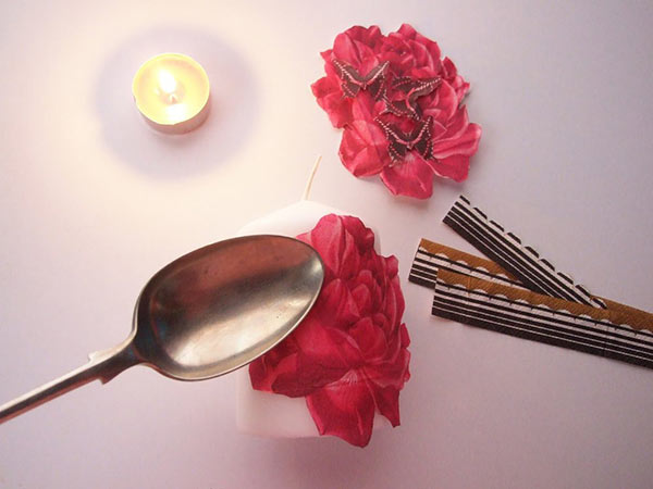 عکس روش تزیین شمع با دستمال کاغذی مدل گل دار