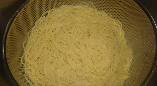 طرز تهیه اسپاگتی با مرغ و قارچ