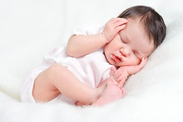 نوزاد  - قطره مولتی ویتامین برای نوزادان