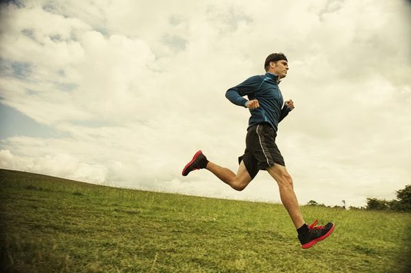 درمان واریس با ورزش (دویدن بر روی چمن)