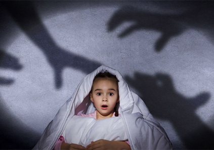 کاهش ترس در کودکان با ۱۰ راهکار موثر