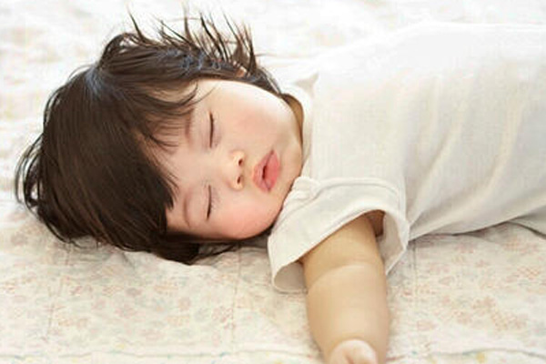 نخوابیدن نوزاد در شب