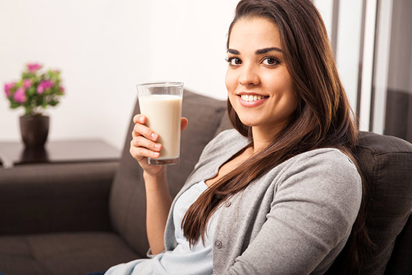 آیا نوشیدن شیربادام در شیردهی خطرناک است؟