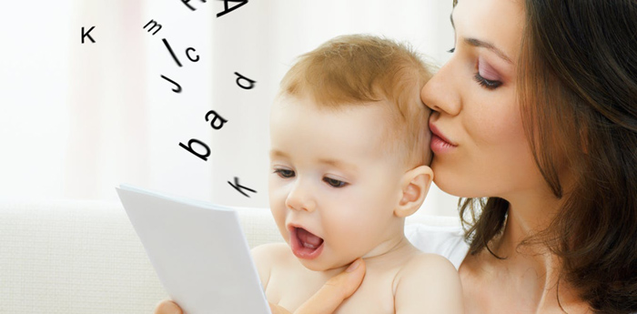 مراحل رشد زبان و گفتار کودک از تولد تا ۵سالگی ، شروع کردن به تولید آوا ، زبان باز کردن کودک