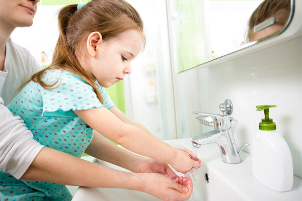 شستشوی مداوم دست ها موجب پیشگیری از ابتلا به انگل می شود