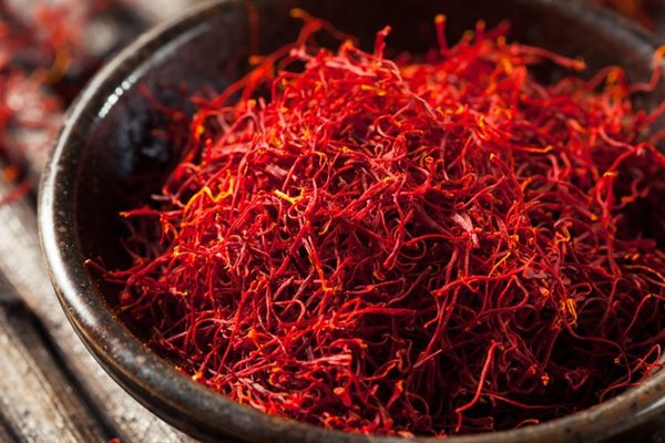 زعفران رفع سیاهی زیر بغل با طب سنتی