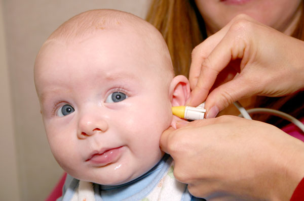 شنوایی نوزادان ، چگونگی شناسایی مشکل شنوایی نوزاد ، تست شنوایی نوزاد ، آزمایش شنوایی‌سنجی نوزاد