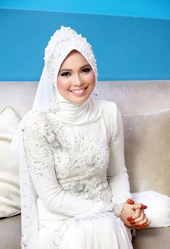 زیباترین انواع مدل لباس عروس با حجاب با کلاه//