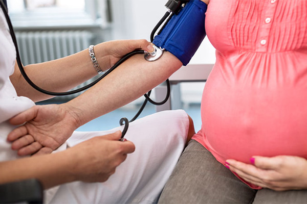 پنج دلیل اصلی دفع پروتئین در بارداری، راه‌های تشخیص و درمان
