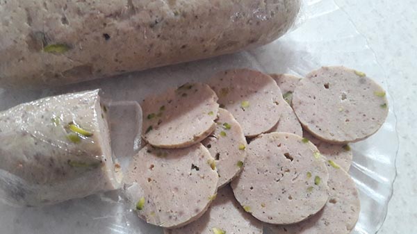 طرز تهیه کالباس مرغ خانگی و نکاتی مهم در طبخ آن طرز تهیه کالباس مرغ خانگی و نکاتی مهم در طبخ آن