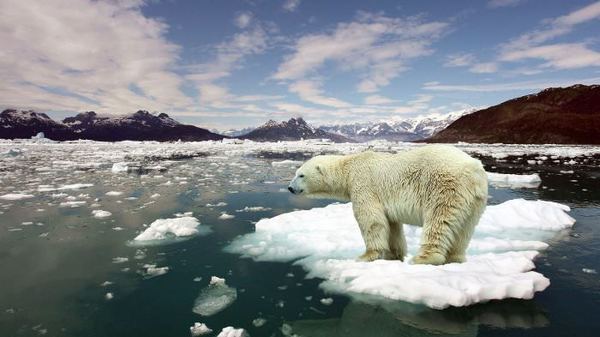گرمای زمین باعث تبخیر آب اقیانوس‌ها و آب شدن یخ های قطبی می‌شود