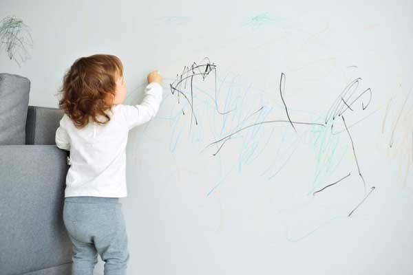 رویکرد آموزشی متناسب با سن کودک برای آموزش نقاشی، خط خطی کردن کودک