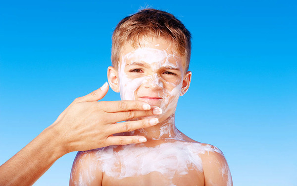 مصرف کرم ضد آفتاب برای حفظ سلامت پوست