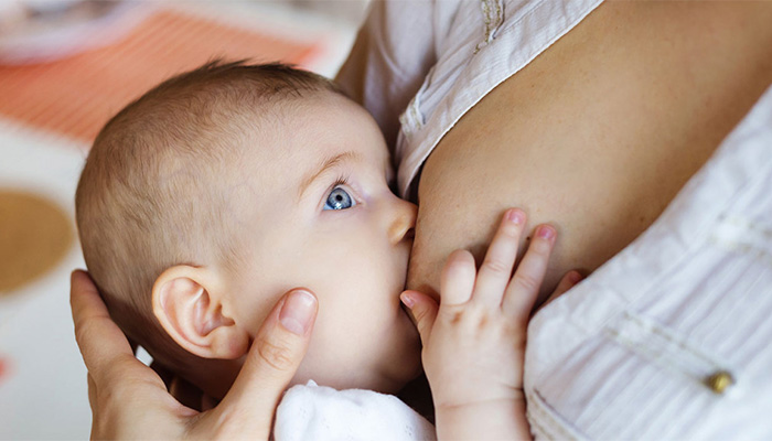 آیا عفونت سینه در مادران شیرده مانع از شیردهی می‌شود؟