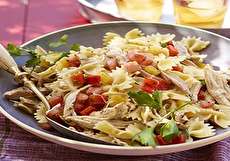طرز تهیه سالاد ماکارونی با مرغ