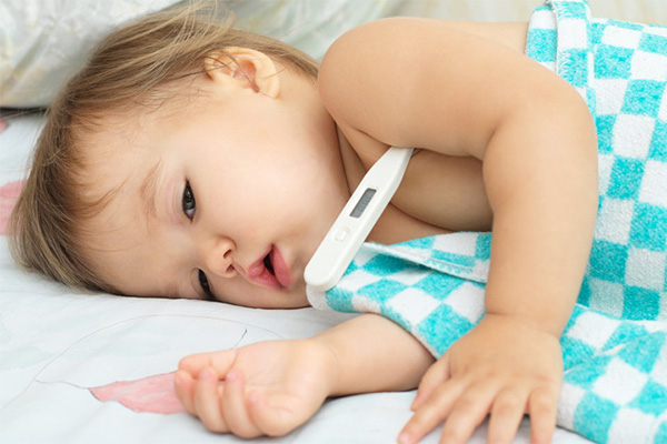 اولین نشانه تب اسکارلت در نوزادان، تب بالای 38 درجه است