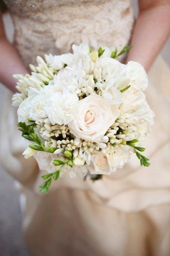دسته گل عروس با گل مریم و رز