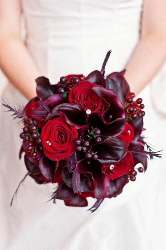 دسته گل عروس با رز قرمز و شیپوری 