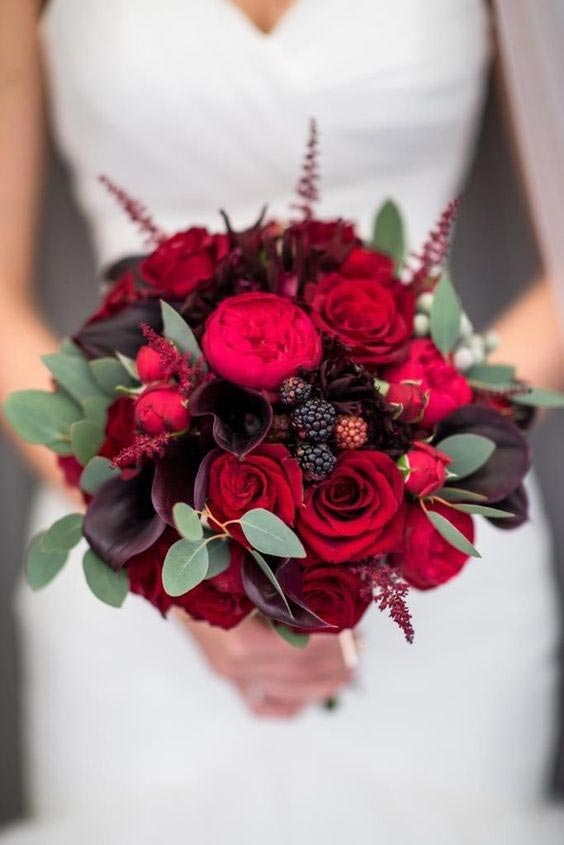 دسته گل عروس با رز قرمز و گل پیونی