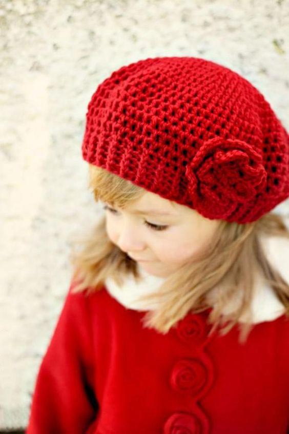 مدل کلاه بافتنی بچه گانه گلدار قرمز