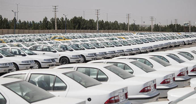 ایران خودرو و سایپا ۱۶۰ هزار خودرو احتکار کرده‌اند