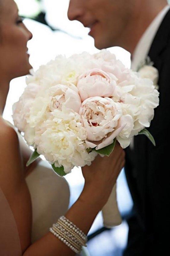 دسته گل عروس با گل پیونی