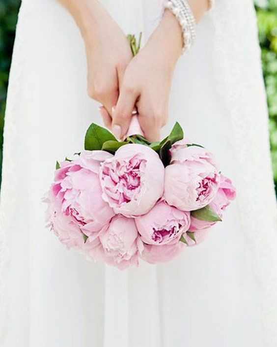 دسته گل عروس با گل صد تومنی صورتی پررنگ