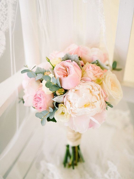 دسته گل عروس روستیک با گل صد تومنی