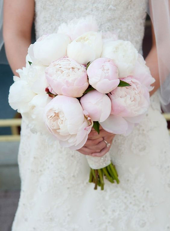 دسته گل عروس با گل صد تومنی