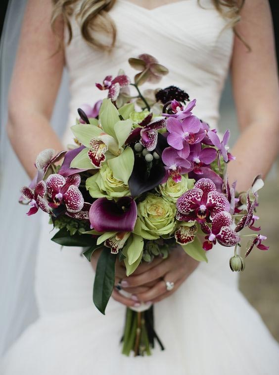دسته گل عروس با گل ارکیده بنفش