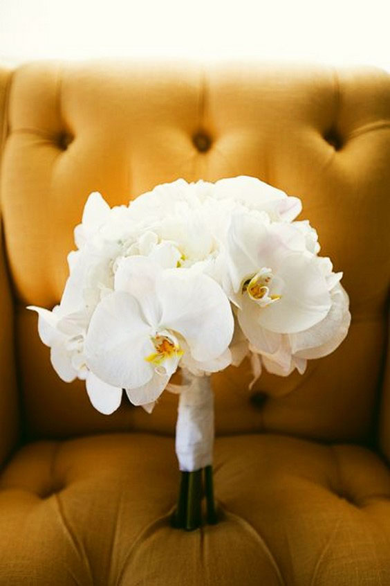 دسته گل عروس با گل ارکیده سفید