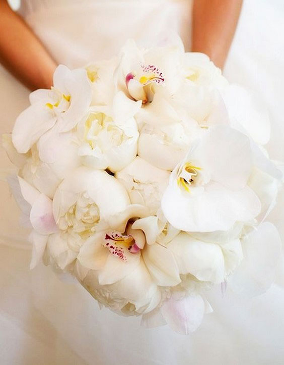 دسته گل عروس با گل ارکیده و گل صد تومنی