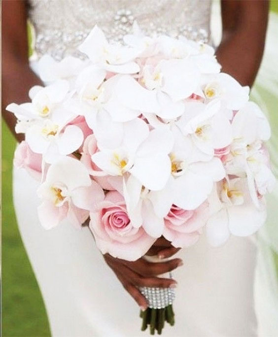 دسته گل عروس با گل ارکیده و رز صورتی