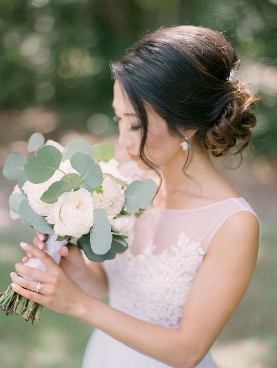 دسته گل عروس روستیک گل صد تومنی یا پیونی سفید