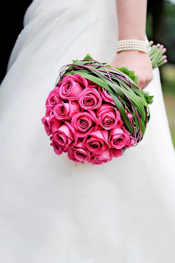 دسته گل عروس مدرن با گل رز صورتی