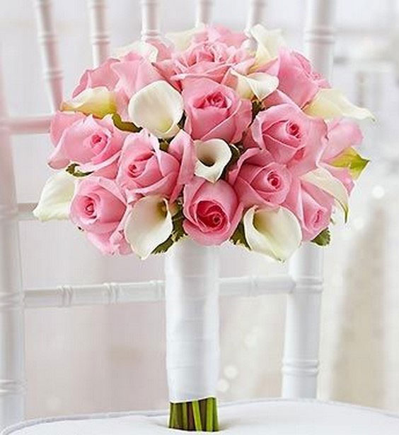 دسته گل عروس با گل شیپوری و رز صورتی