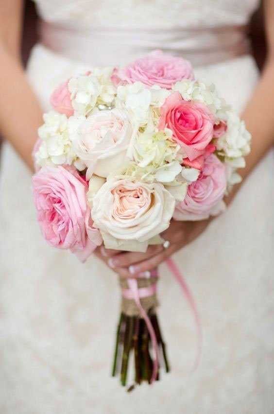 دسته گل عروس با هورتانسیا سفید و رز