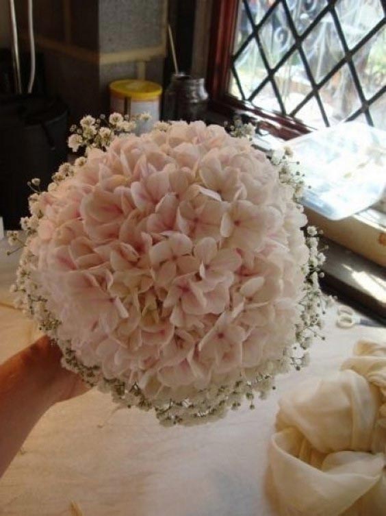 دسته گل عروس با هورتانسیا صورتی