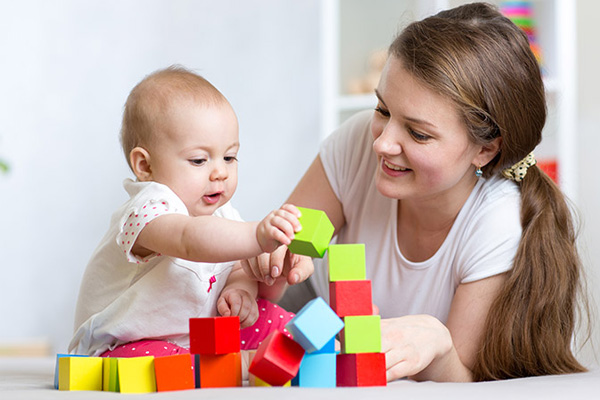۷ بازی برای نوزاد شش ماهه، آموزنده و سرگرم کننده