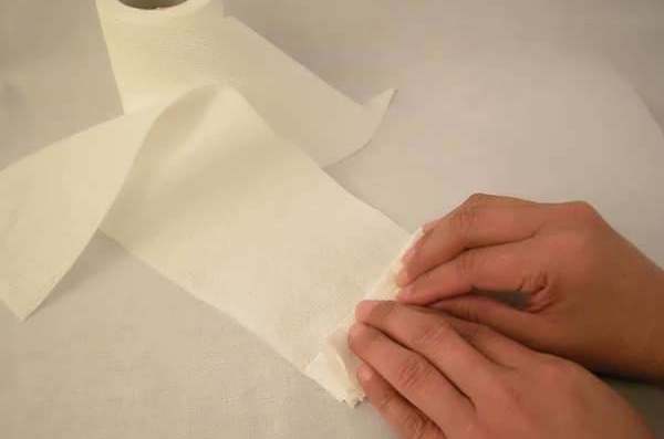 گل با دستمال کاغذی
