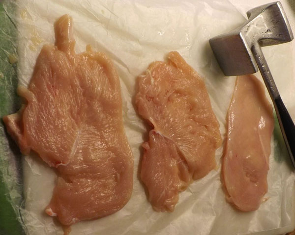 پهن کردن سینه مرغ با بیفتک کوب