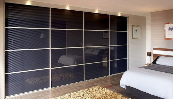 کمد دیواری اتاق خواب با درب‌های گلاس