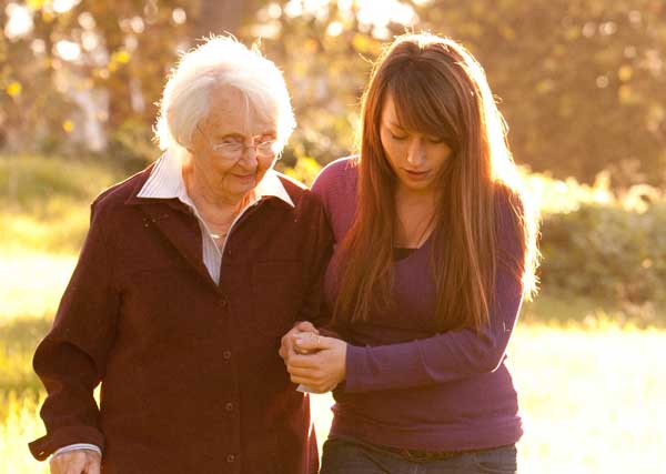 عوامل موثر روی باملاحظه بودن انسان‌ها، افراد تمایل بیشتری برای کمک کردن به سالمندان نشان می‌دهند.
