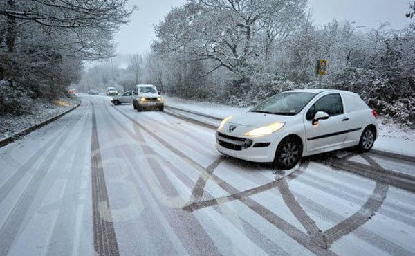 برای افزایش اصطکاک و لیز نخوردن اتومبیل در فصل زمستان چه باید کرد؟