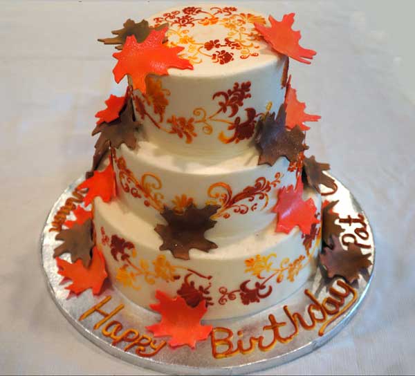 کیک تولد پاییزی برای تبریک تولد متولدین آذر