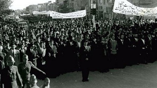 تشییع جنازه بهار در گورستان ظهیرالدوله