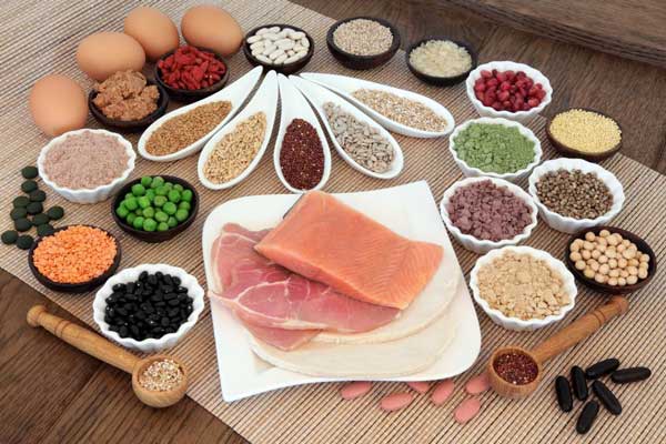 منابع غذایی طبیعی آرژنین شامل پروتئین های گیاهی و حیوانی می‌شود.