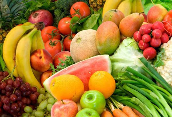 برای درمان یبوست میوه و سبزیجات بخورید.