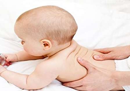 ماساژ نوزاد با بهرهگیری از اصول مراقبتهای ویژه نوزادان